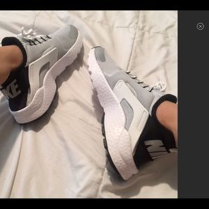 Brand New Nike Hurraches Never Worn